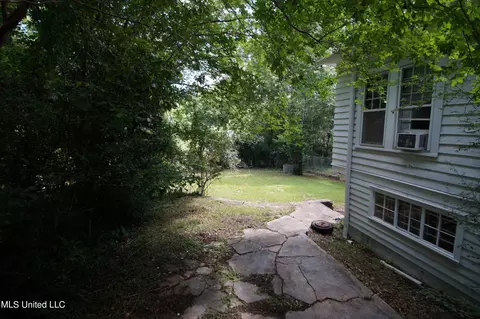 Exterior - 1037 Belhaven St, Jackson, MS 39202 photo 1 of 3