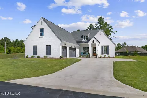 214 Lake Ridge Dr, Madison, MS 39110