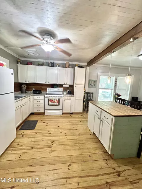 Kitchen - 271 Barton Agricola Rd, Lucedale, MS 39452 photo 2 of 3