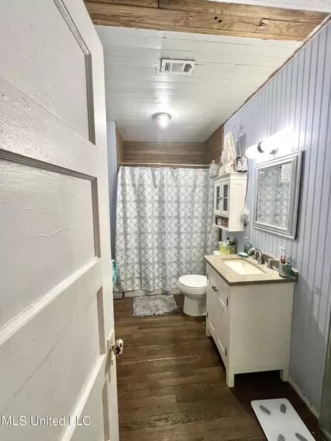 Bath - 271 Barton Agricola Rd, Lucedale, MS 39452 photo 1 of 1