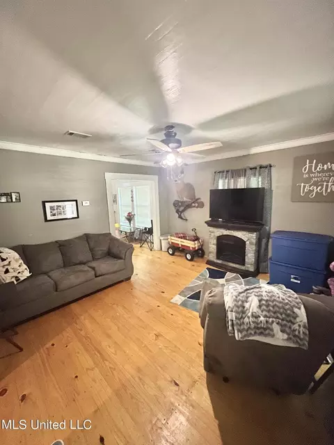 Living - 271 Barton Agricola Rd, Lucedale, MS 39452 photo 2 of 2