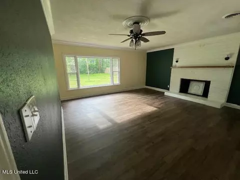 Living - 1313 N Jackson St, Brookhaven, MS 39601 photo 1 of 2