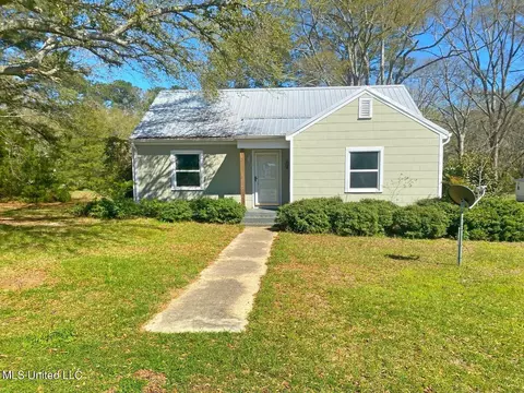 401 Oak St, Mendenhall, MS 39114