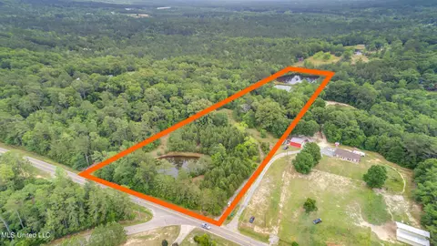 21544 Yankee Town Rd, Saucier, MS 39574