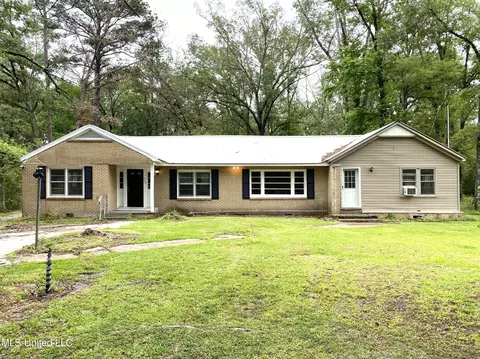 712 Hillsboro St, Forest, MS 39074