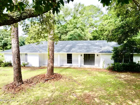 103 Braeburn Dr, Ocean Springs, MS 39564