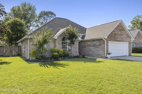 6489 Amherst Dr, Ocean Springs, MS 39564