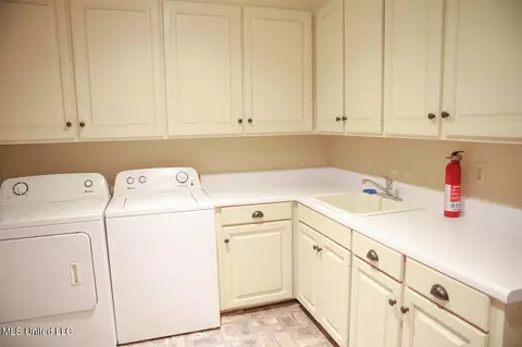 Other - 915 Briarwood Dr, Jackson, MS 39211 photo 3 of 4