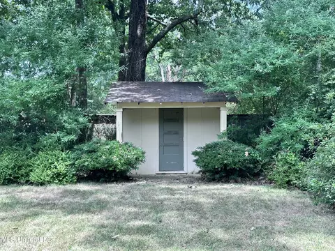 Exterior - 915 Briarwood Dr, Jackson, MS 39211 photo 6 of 6