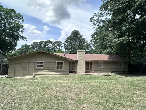Exterior - 915 Briarwood Dr, Jackson, MS 39211 photo 3 of 6