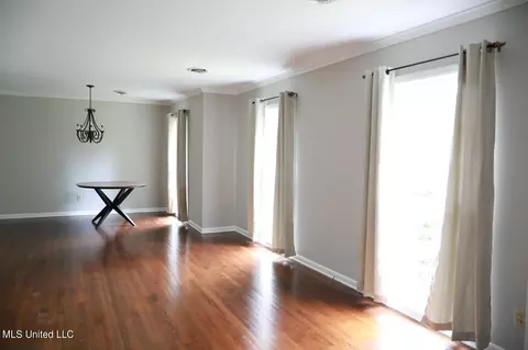 Living - 915 Briarwood Dr, Jackson, MS 39211 photo 3 of 3