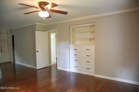 Bedroom - 915 Briarwood Dr, Jackson, MS 39211 photo 4 of 5