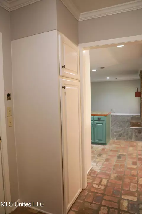 Entry Way - 915 Briarwood Dr, Jackson, MS 39211 photo 1 of 1