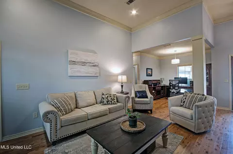 Living - 239 E Pinebrook Dr, Brandon, MS 39047 photo 4 of 4