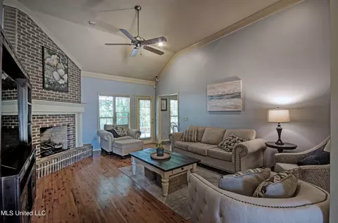 Living - 239 E Pinebrook Dr, Brandon, MS 39047 photo 1 of 4