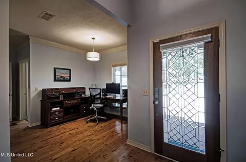 Entry Way - 239 E Pinebrook Dr, Brandon, MS 39047 photo 1 of 1
