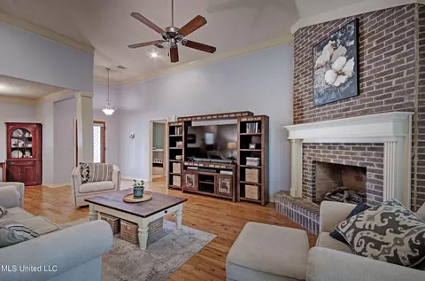Living - 239 E Pinebrook Dr, Brandon, MS 39047 photo 3 of 4