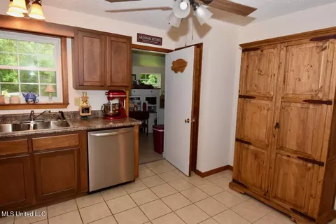 206 E Old Pass Rd, Long Beach, MS 39560 photo 6