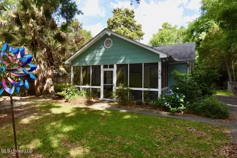 206 E Old Pass Rd, Long Beach, MS 39560