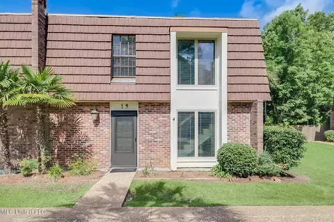 527 Front Beach Dr #19, Ocean Springs, MS 39564