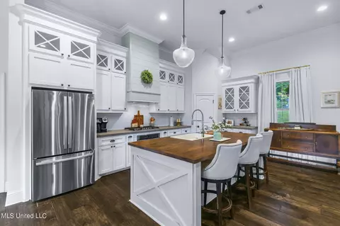 Kitchen - 289 John Hill Rd, Brandon, MS 39047 photo 6 of 6