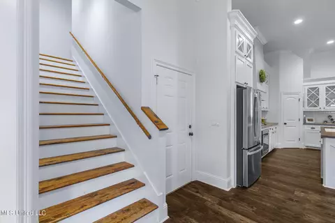 Entry Way - 289 John Hill Rd, Brandon, MS 39047 photo 4 of 4
