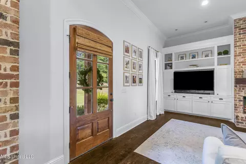 Entry Way - 289 John Hill Rd, Brandon, MS 39047 photo 2 of 4