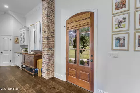 Entry Way - 289 John Hill Rd, Brandon, MS 39047 photo 1 of 4