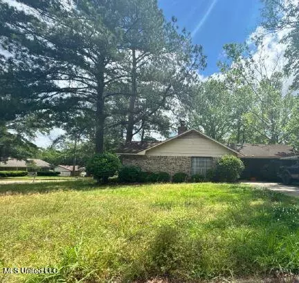 5233 Brookhollow Dr, Jackson, MS 39212