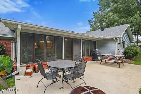 Exterior - 214 Oak Bnd, Madison, MS 39110 photo 7 of 12