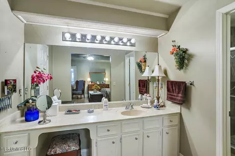 Bath - 214 Oak Bnd, Madison, MS 39110 photo 1 of 3