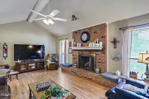 Living - 214 Oak Bnd, Madison, MS 39110 photo 2 of 2
