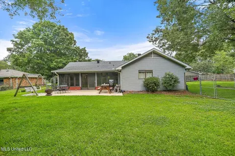 Exterior - 214 Oak Bnd, Madison, MS 39110 photo 8 of 12