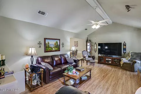 Living - 214 Oak Bnd, Madison, MS 39110 photo 1 of 2