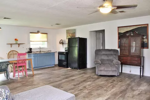 109 Hickory Ln, Lucedale, MS 39452 photo 5