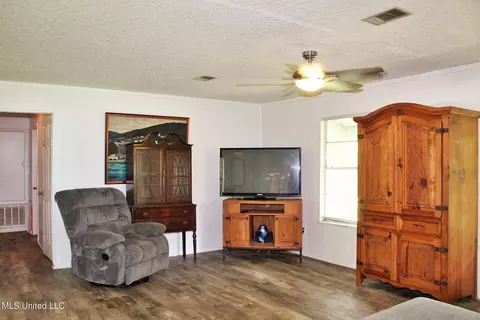 109 Hickory Ln, Lucedale, MS 39452 photo 2