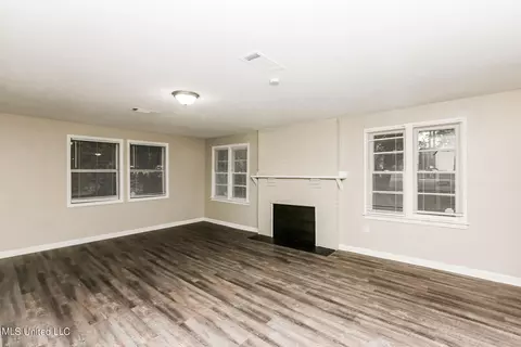 Living - 4306 Hanging Moss Rd, Jackson, MS 39206 photo 2 of 3