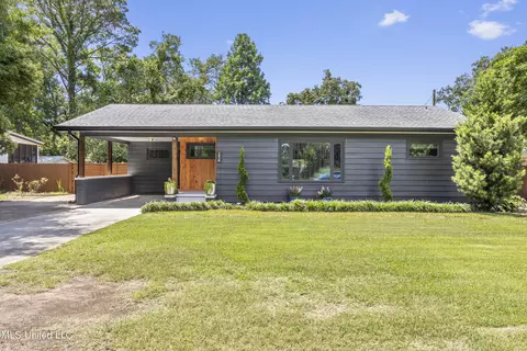 1916 Stuart Ave, Ocean Springs, MS 39564