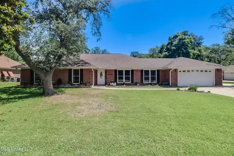 304 Inverness Ct, Ocean Springs, MS 39564