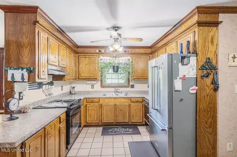 Kitchen - 179 Keriville Dr, Byram, MS 39272 photo 2 of 3