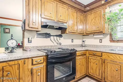 Kitchen - 179 Keriville Dr, Byram, MS 39272 photo 3 of 3