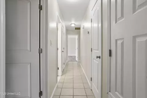 Entry Way - 6306 Davis Rd, Long Beach, MS 39560 photo 2 of 2