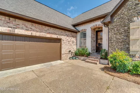 129 Amethyst Dr, Brandon, MS 39047 photo 2