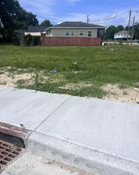 438 Howard Ave, Biloxi, MS 39530