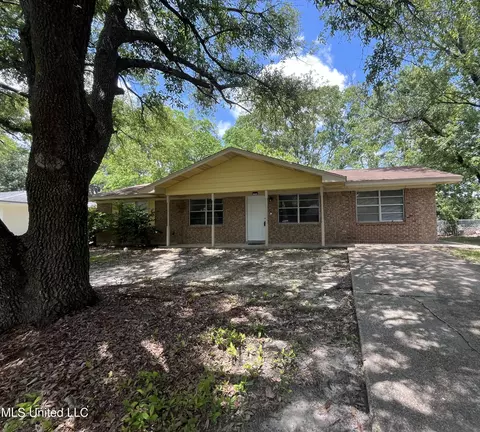 1004 Debra Dr, Gulfport, MS 39503