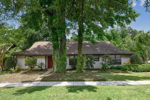 130 Shadowlawn Ave, Pass Christian, MS 39571