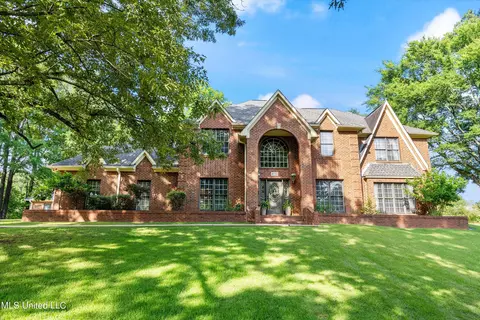 370 Country Club Dr, Hernando, MS 38632