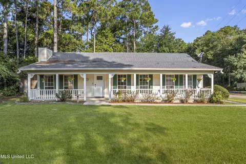 94143 Bayou Dr, Diamondhead, MS 39525