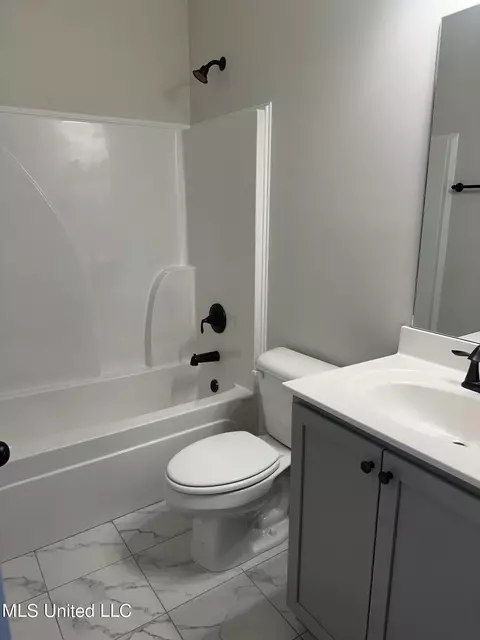 Bath - 818 Andys Way Dr, Hernando, MS 38632 photo 5 of 5