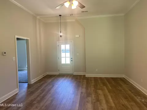 Living - 818 Andys Way Dr, Hernando, MS 38632 photo 4 of 4